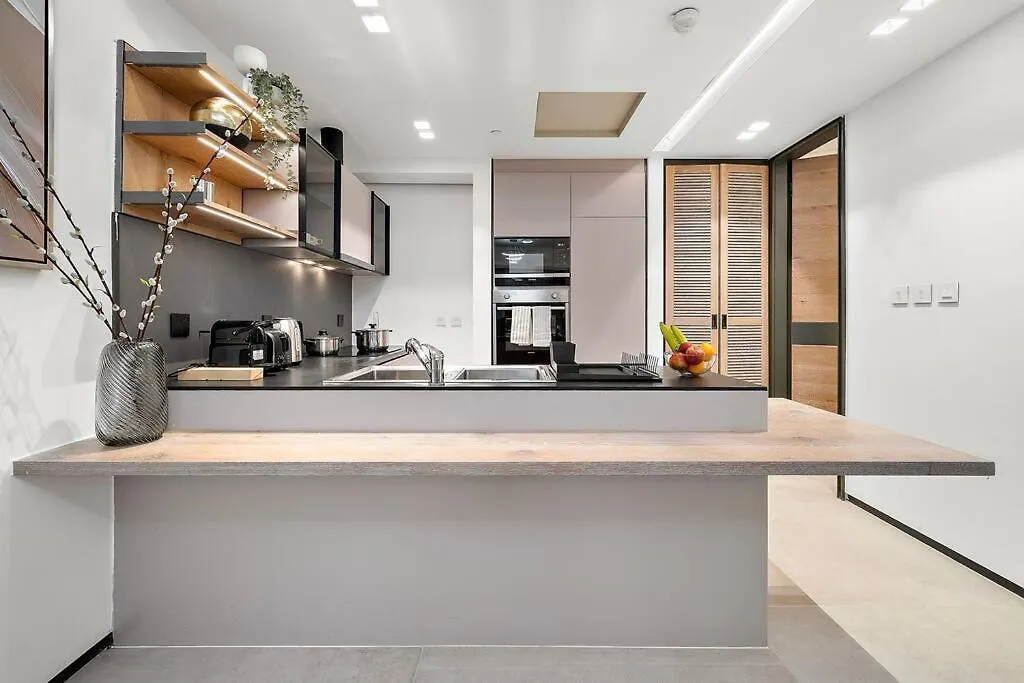 First Class 3Br Lively Sanctuary Dubai Apartment