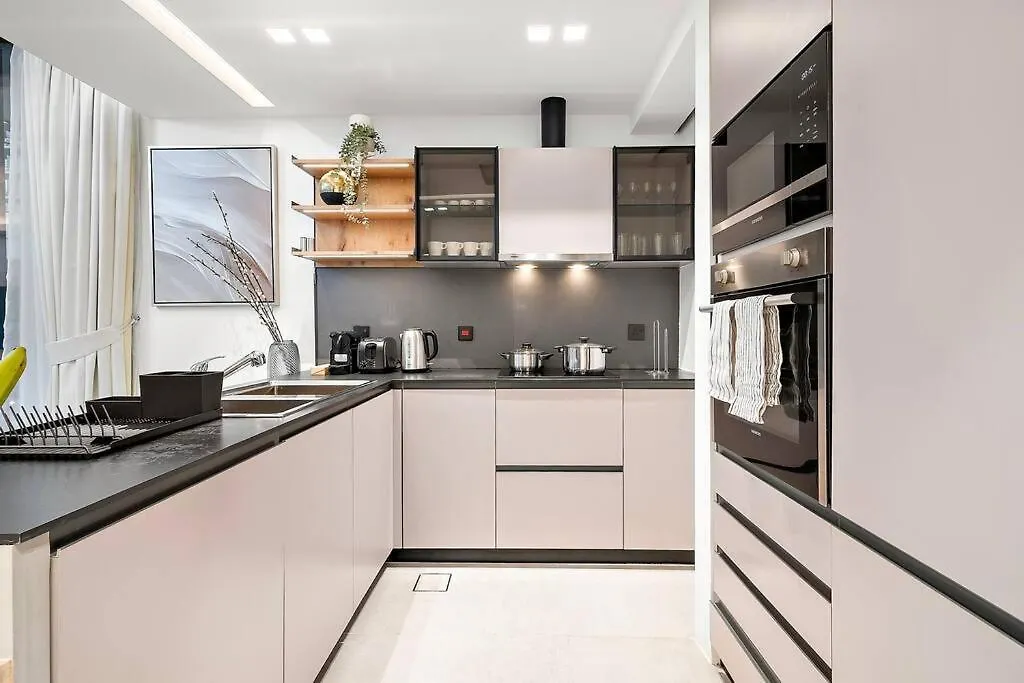 First Class 3Br Lively Sanctuary Dubai Apartment